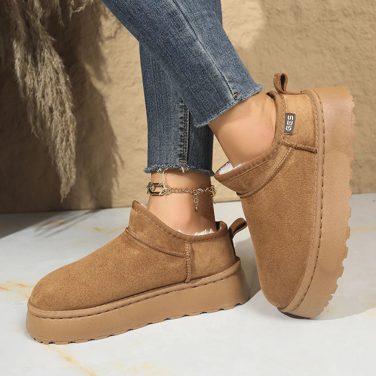 Bottes d'hiver pour femmes 2025 – Bottines doublées en cachemire, chaussures chaudes en coton à semelle épaisse plate (pointures 36 à 43)